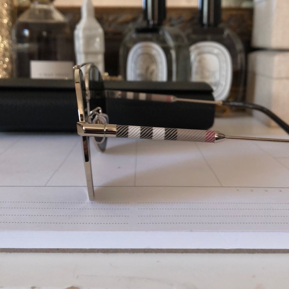 Burberry aviators! - Picture 5 of 7